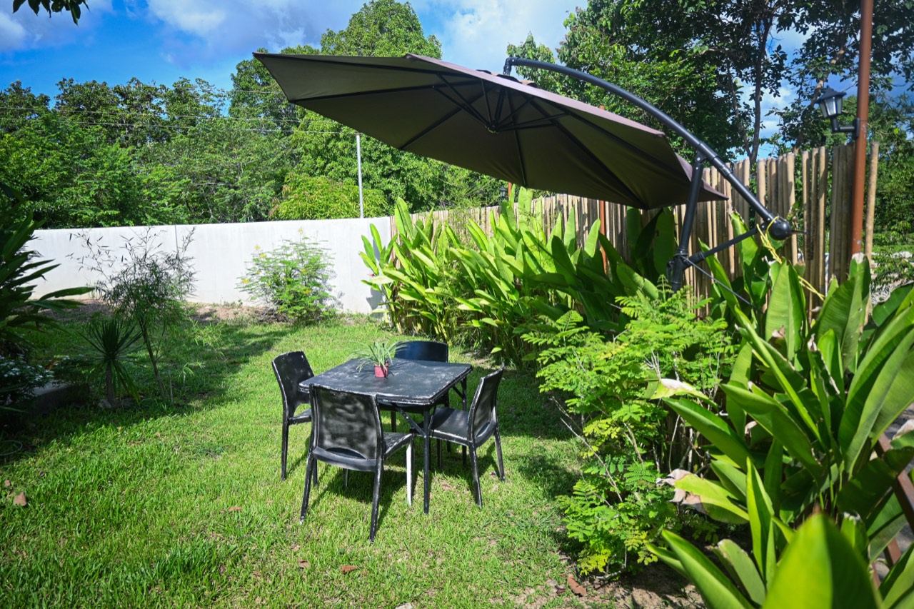 Casa Nacpan grounds