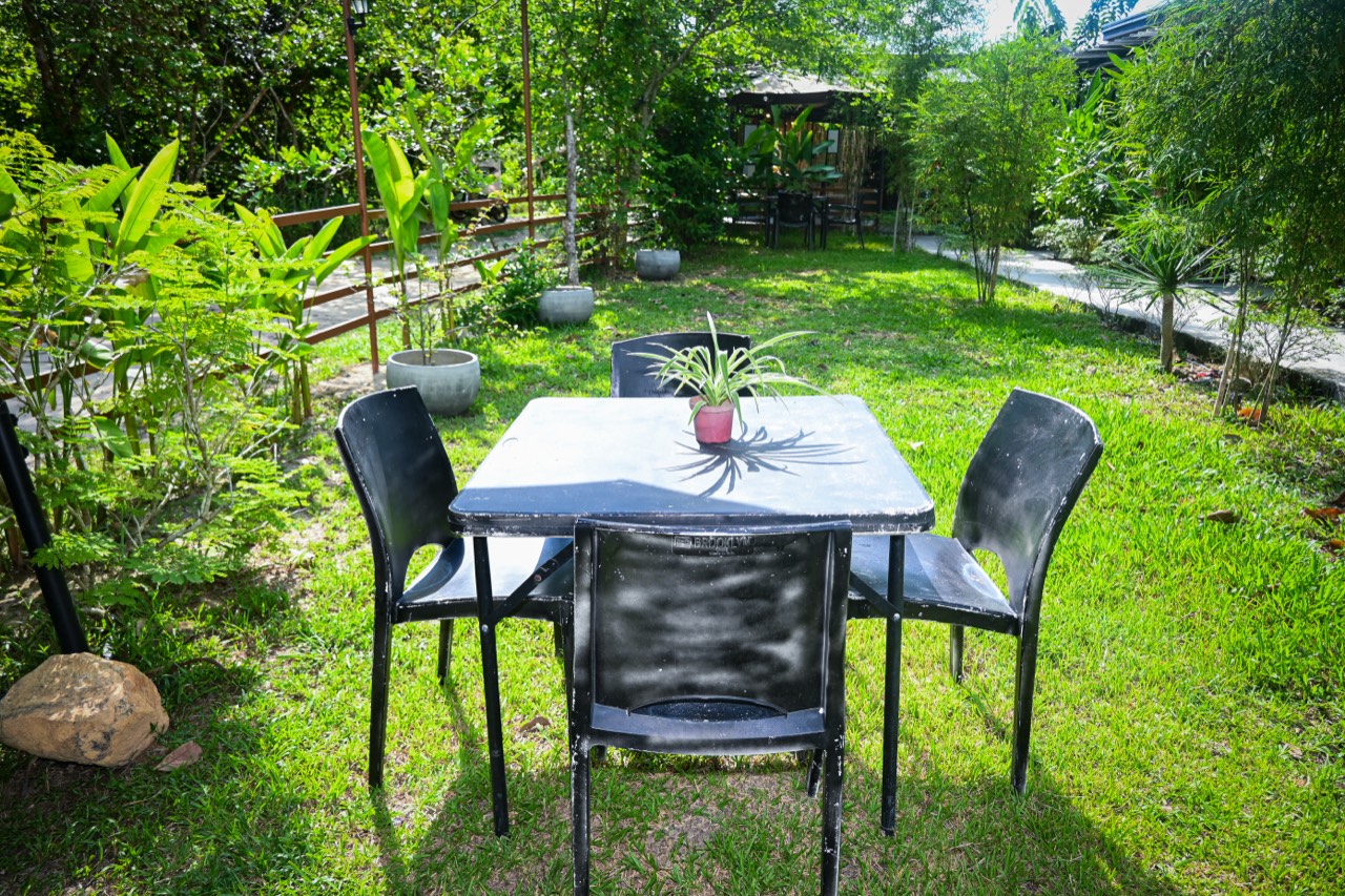 Casa Nacpan grounds